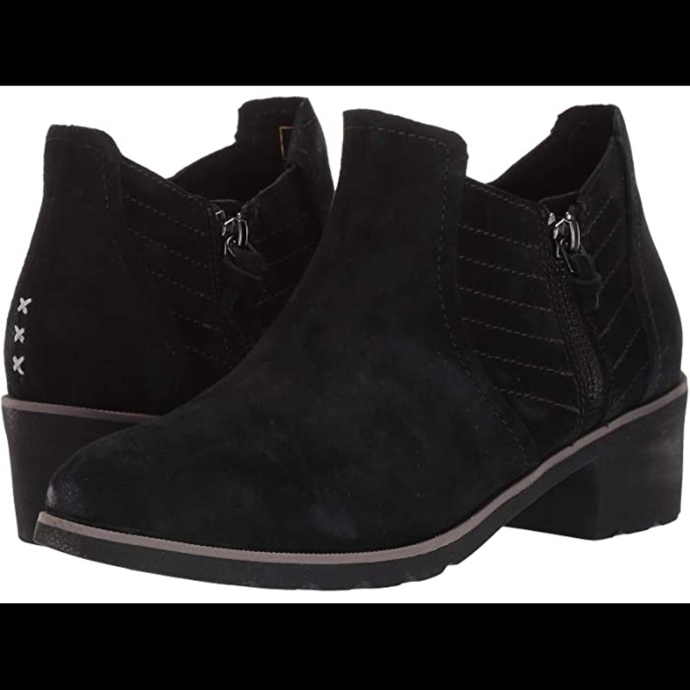 Size 9.5 Reef Voyage Low Boot Black NEW with tags